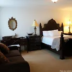 Fosterbrook Parkside Retreat